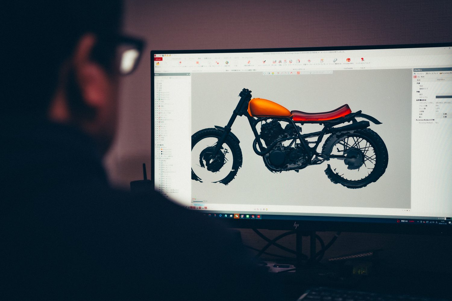 GOODSでSR400のタンクやシートの形状を検討する3D設計画面